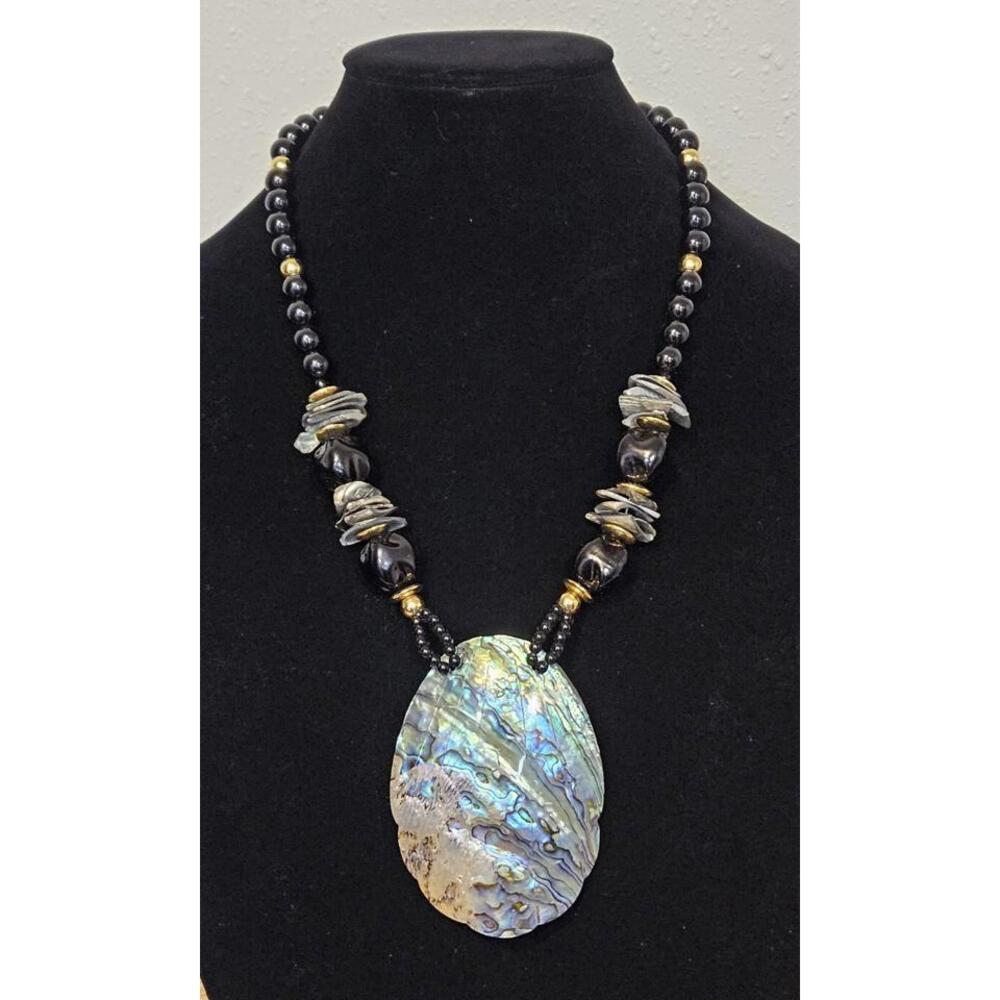 Vintage Boho Abalone Pendant Bead Necklace w Stacked Abalone Shells Barrel Clasp